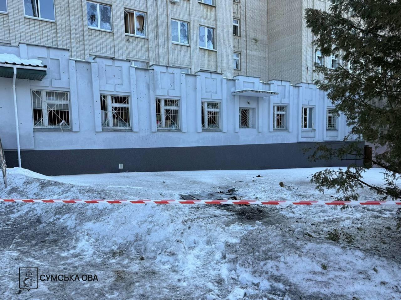 Окупанти двома дронами атакували лікарню з дітьми у Сумах