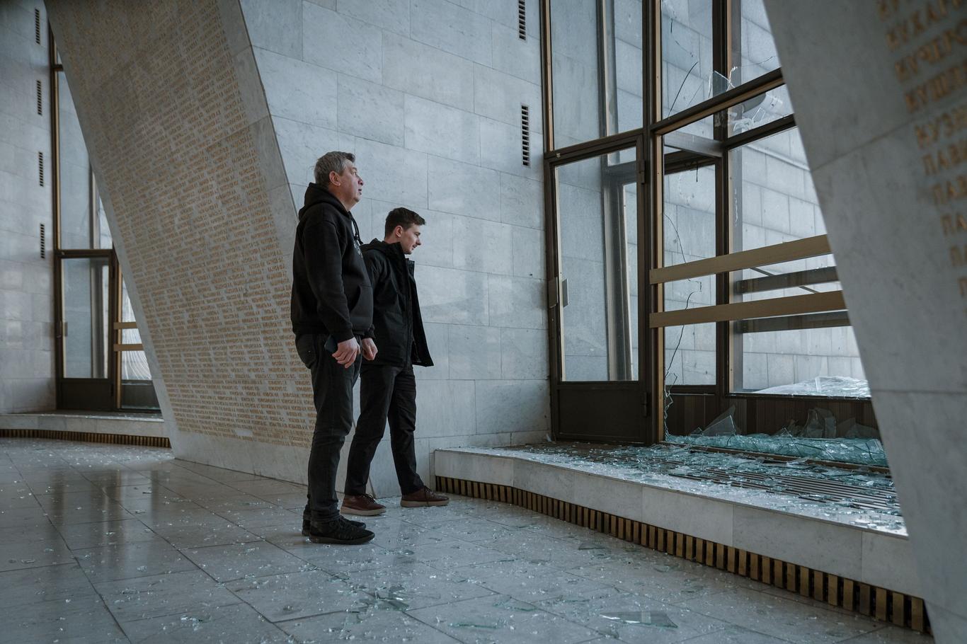 Російський обстріл пошкодив зал слави Національного музею історії України у Другій світовій війні (ФОТО)