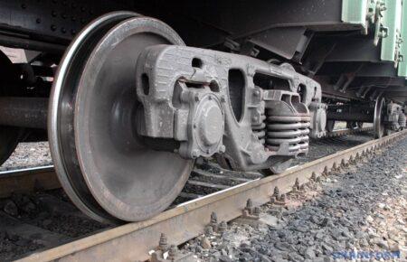 Росія атакувала вантажний потяг на Дніпропетровщині, поранений машиніст та його помічник