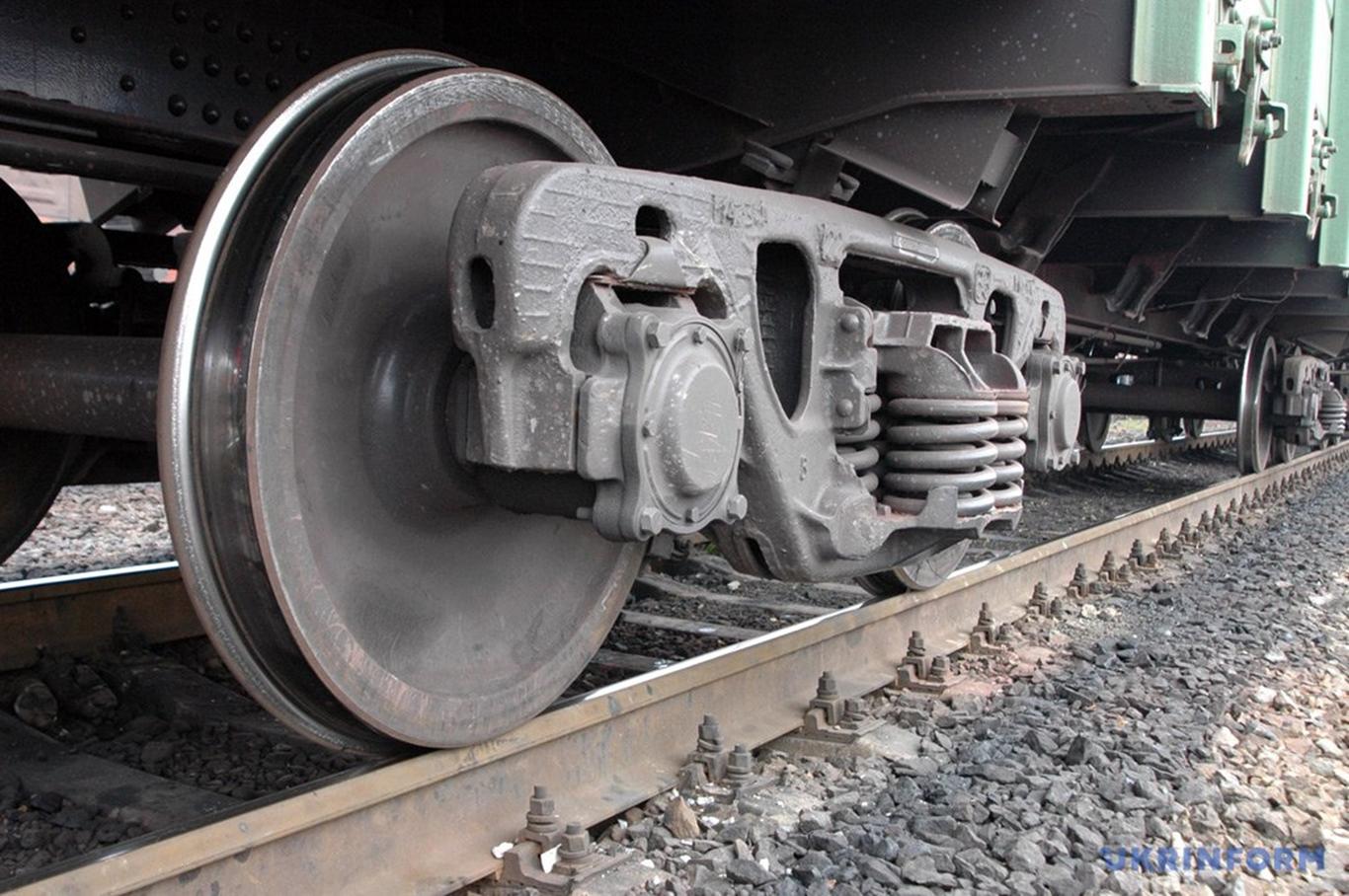 Росія атакувала вантажний потяг на Дніпропетровщині, поранений машиніст та його помічник