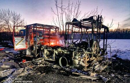 Окупанти вдарили по рятувальниках ДСНС на Харківщині: пожежна машина знищена повністю