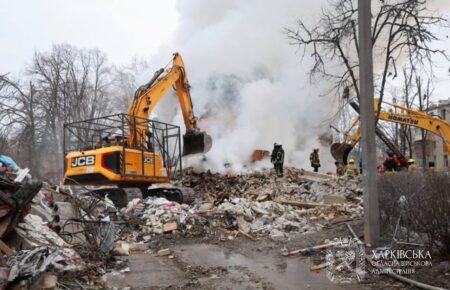 Четверо людей досі вважаються зниклими після удару по будинку в Харкові, розбір завалів там завершили