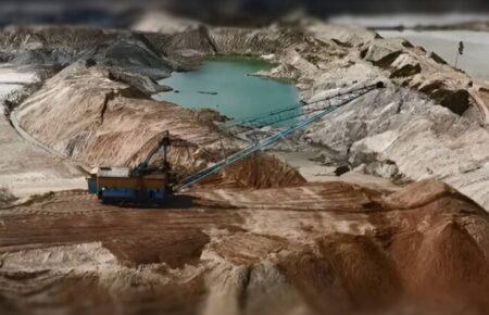 Родовища титанових руд, якими користувався Фірташ, повернулись під державний контроль