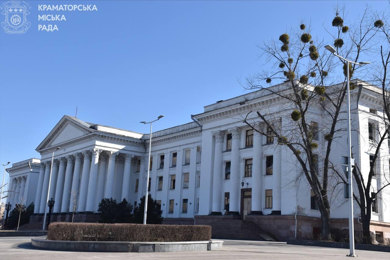 Окупанти скинули чотири фугасні авіабомби на центр Краматорська (ФОТО)