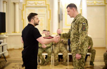 Зеленський нагородив військових та цивільних з нагоди Дня добровольця (ВІДЕО)