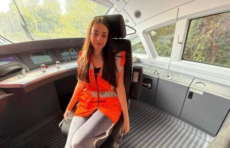 «Діяла сміливо і в момент трагедії саме прямувала на допомогу пасажирам»: в «Укрзалізниці» розповіли про загиблу провідницю