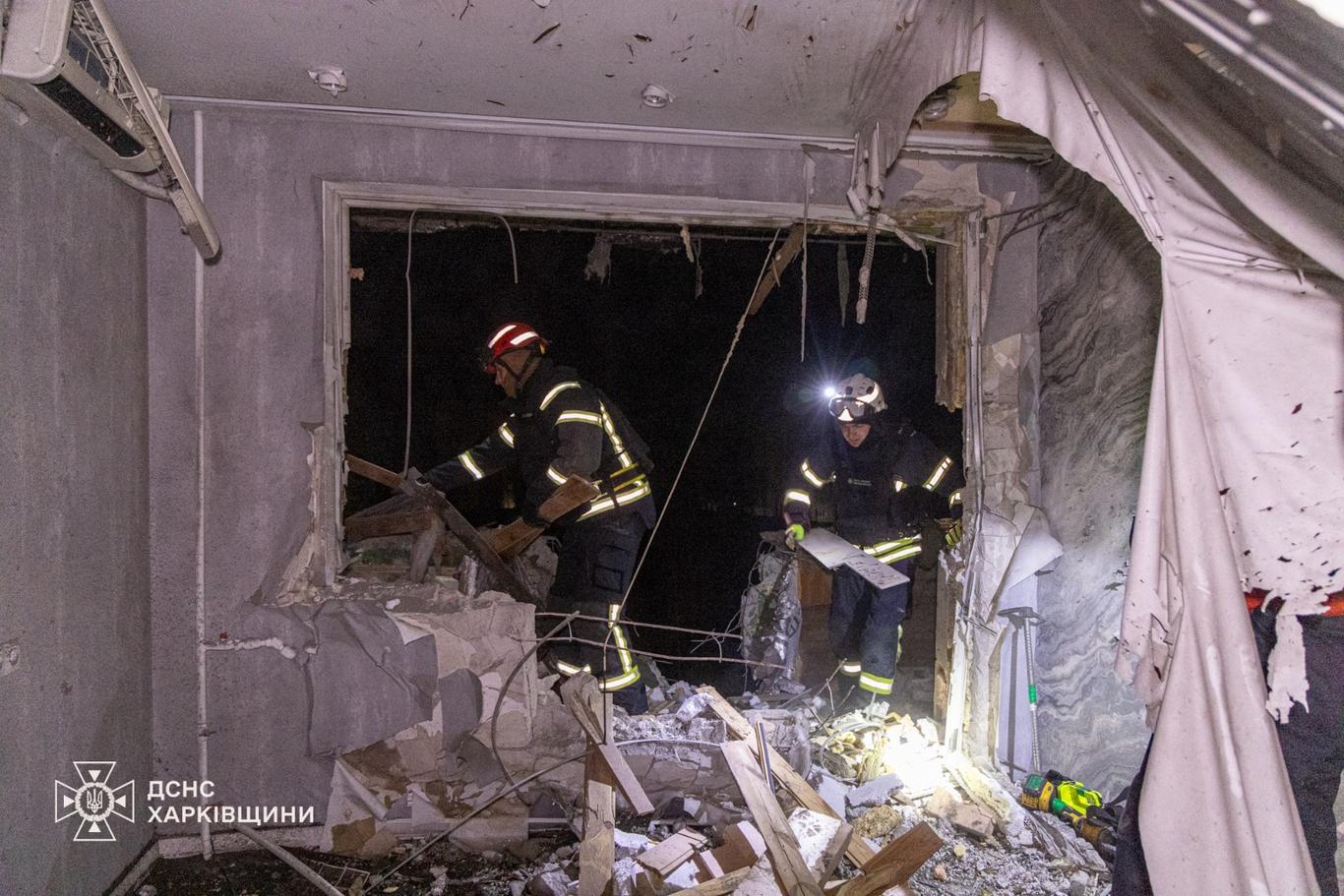 Росія вночі вдарила по багатоповерхівці у Харкові, відомо про 8 поранених