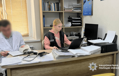 У поліції повідомили результати масштабних обшуків у медзакладах по всій країні