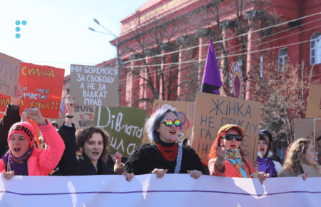 «Боротьба за права жінок триває щодня». У Києві пройшов Марш жінок (Фоторепортаж)