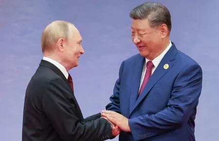 Зараз Путін віддає Росію Китаю, — литовський дипломат Павіліоніс