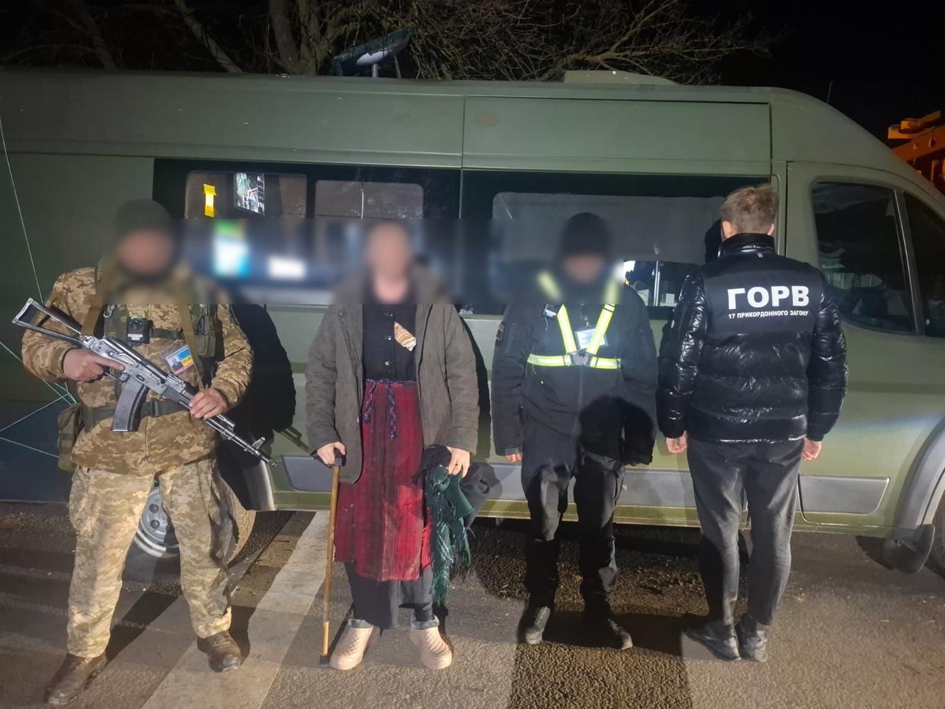 Водійка намагалась вивезти 30-річного чоловіка до Молдови під виглядом 71-річної жінки (ВІДЕО)