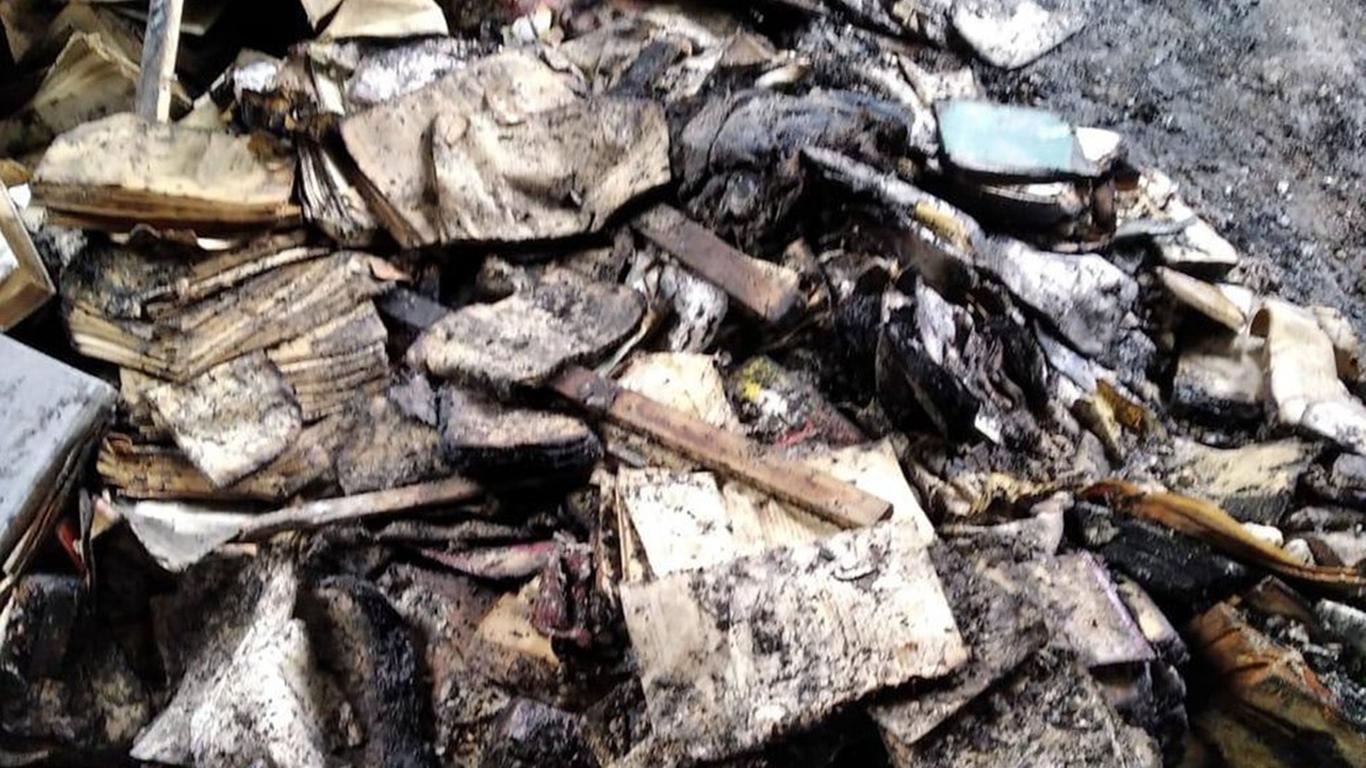 Через удар росіян по бібліотеці в Новгороді-Сіверському знищено 24 тисячі книг