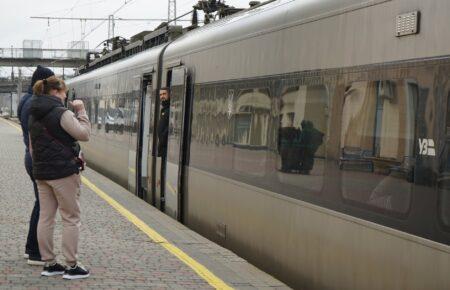 Інтерсіті Київ — Харків тимчасово курсуватиме лише до Полтави: далі пасажирів довозитимуть у спальних вагонах