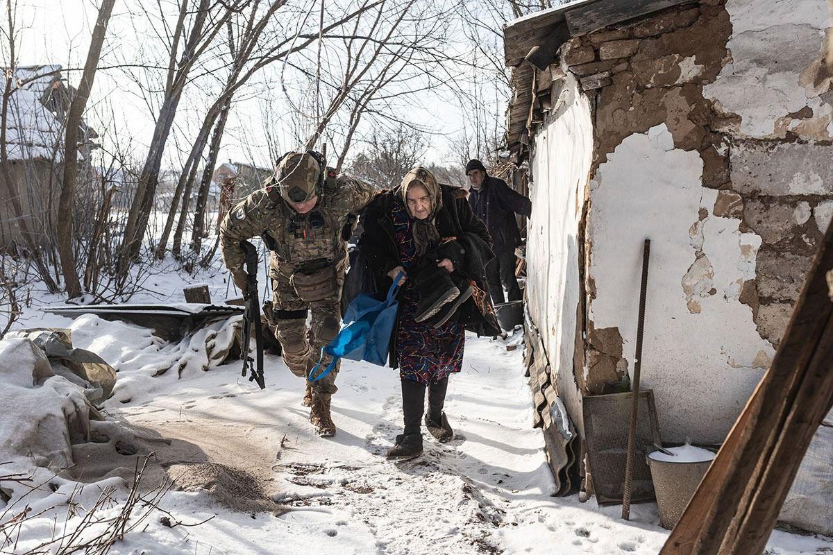 У поліції розповіли, з яких населених пунктів Донеччини виїжджає найбільше людей