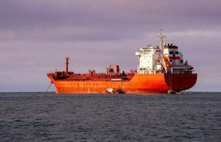 Ормузька протока фізично не перекрита, танкери не йдуть через обмеження страховиків, — Гончар