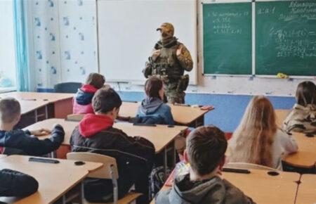 Єдине майбутнє — російська армія: як працює освіта на ТОТ