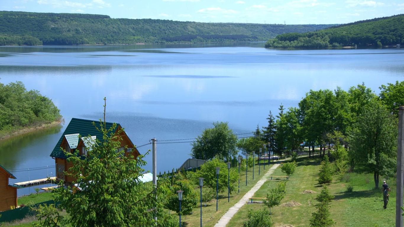 Чоловіки частіше почали втікати з України на акваскутерах через Дністер