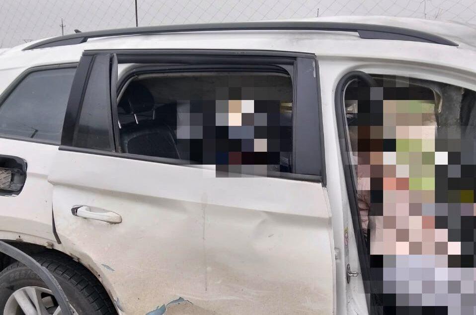 Росіяни вдарили по автомобілю в Херсоні: одна жінка загинула, ще дві людини зазнали важких поранень