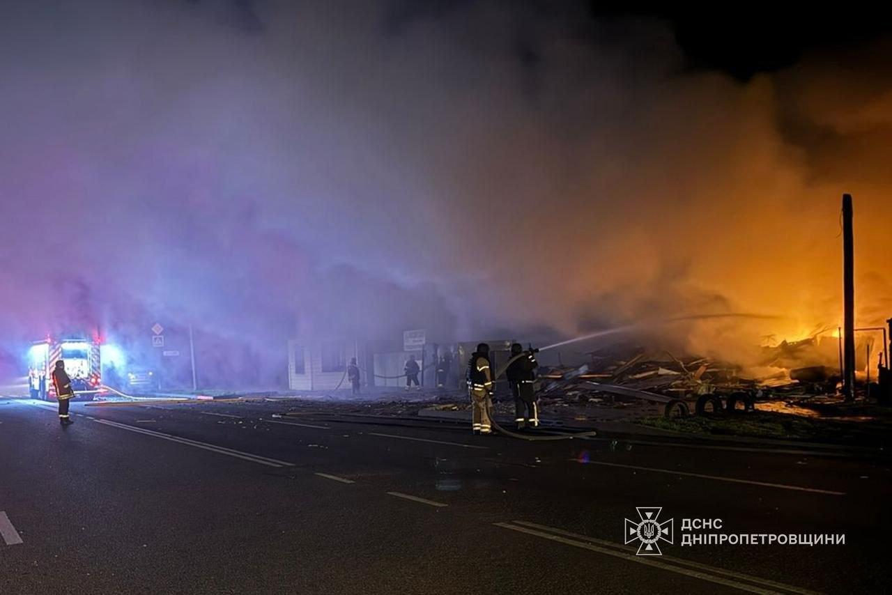 Понад 10 разів росіяни атакували три райони на Дніпропетровщині: постраждали двоє людей