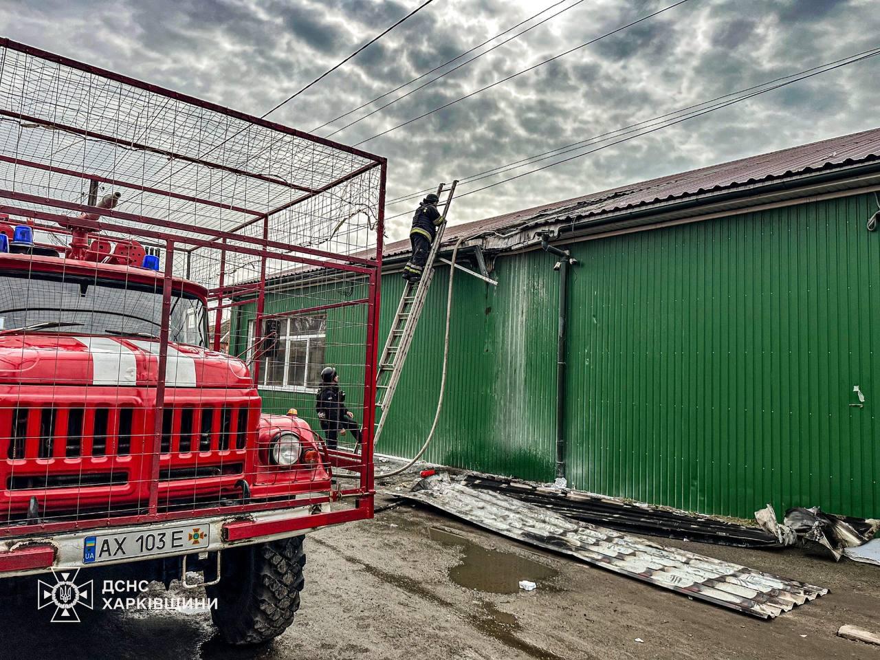На Харківщині внаслідок російського удару постраждали 2 людей, виникла пожежа у магазині