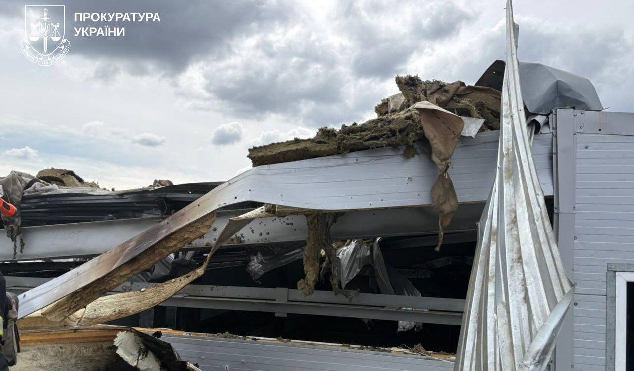 Окупанти вдарили безпілотником по мʼясокомбінату у Богодухові: є постраждалі