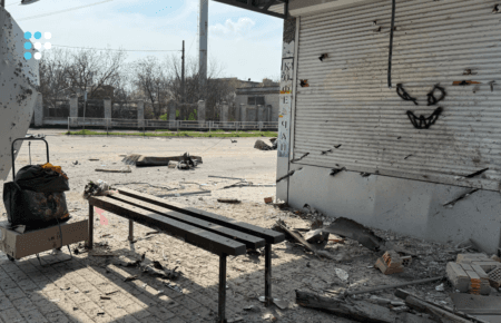 Окупанти обстріляли зупинку громадського транспорту у Корабельному районі Херсона: є загибла