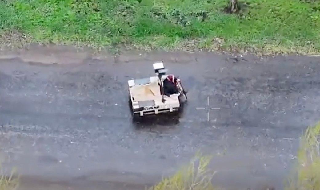 Українські військові евакуювали з сірої зони 77-річну жінку за допомогою наземного робота