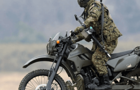 Росіяни не відчувають дефіциту важкої техніки, вони більш розумно її використовують, — офіцер «Азову»