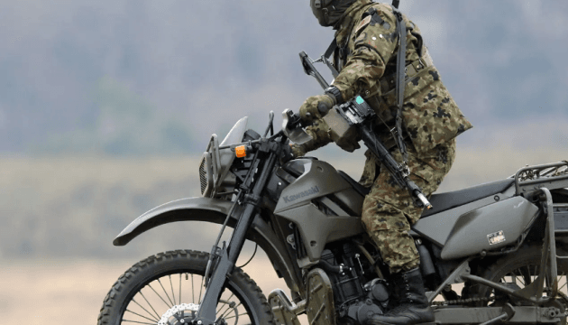 Росіяни не відчувають дефіциту важкої техніки, вони більш розумно її використовують, — офіцер «Азову»