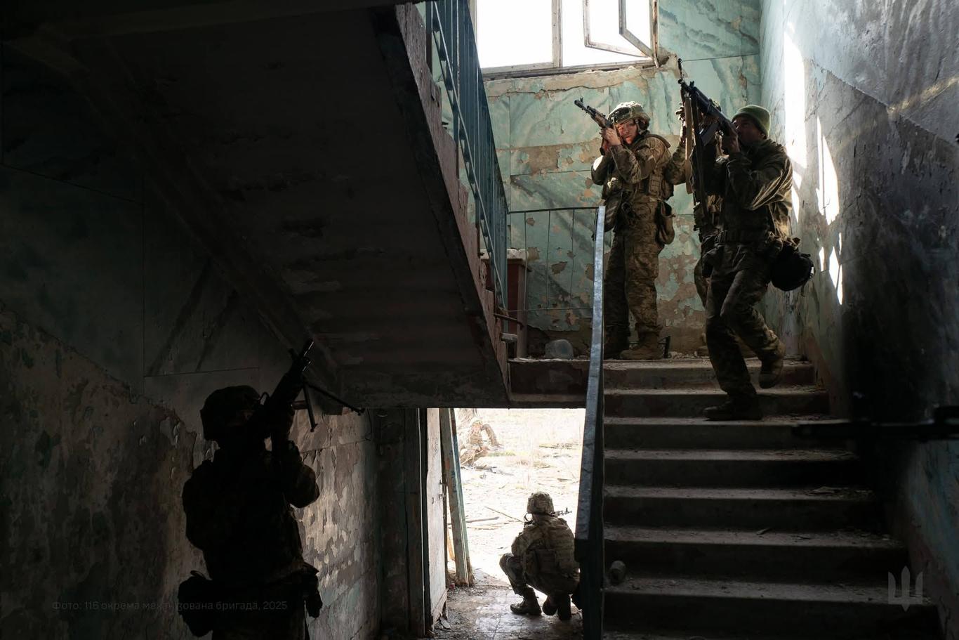 Від початку доби зафіксовано 50 боєзіткнень, ворог тисне на Донеччині — Генштаб