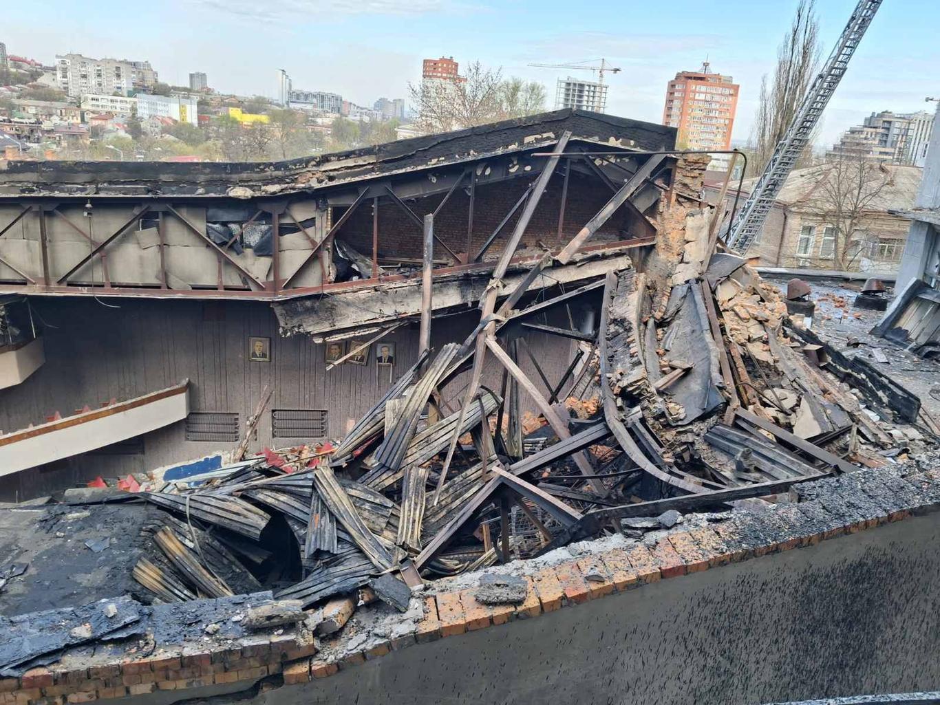 Через російську атаку у Дніпрі пошкоджені будівлі двох вишів