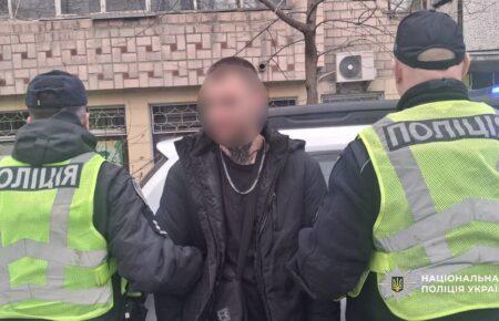 У Чернігові на вулиці у чоловіка вилучили стартовий пістолет — поліція (ОНОВЛЕНО)