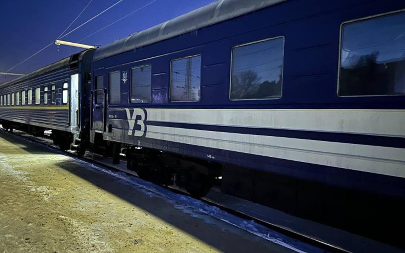 Пасажирка народила дитину в поїзді Івано-Франківськ — Черкаси: його позапланово зупиняли у Фастові