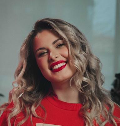 Юля Карпова