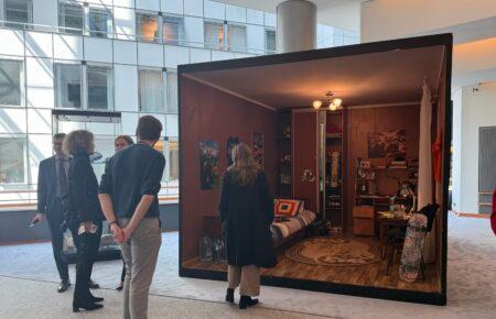 У Європарламенті відтворили дитячу кімнату як символ викрадених українських дітей