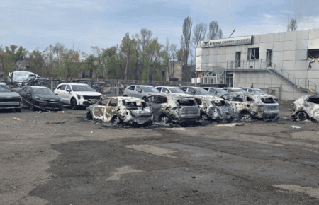 Через удар по Києву постраждав салон «Укравто Груп» з парковкою