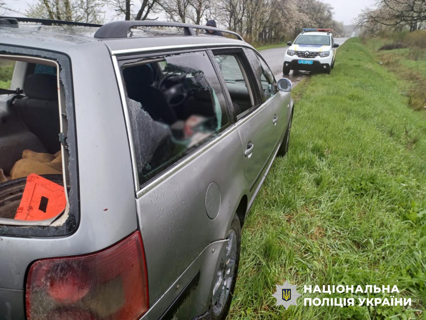 Чоловік поранив ножем у шию двох військових ТЦК у їхньому автомобілі на Буковині