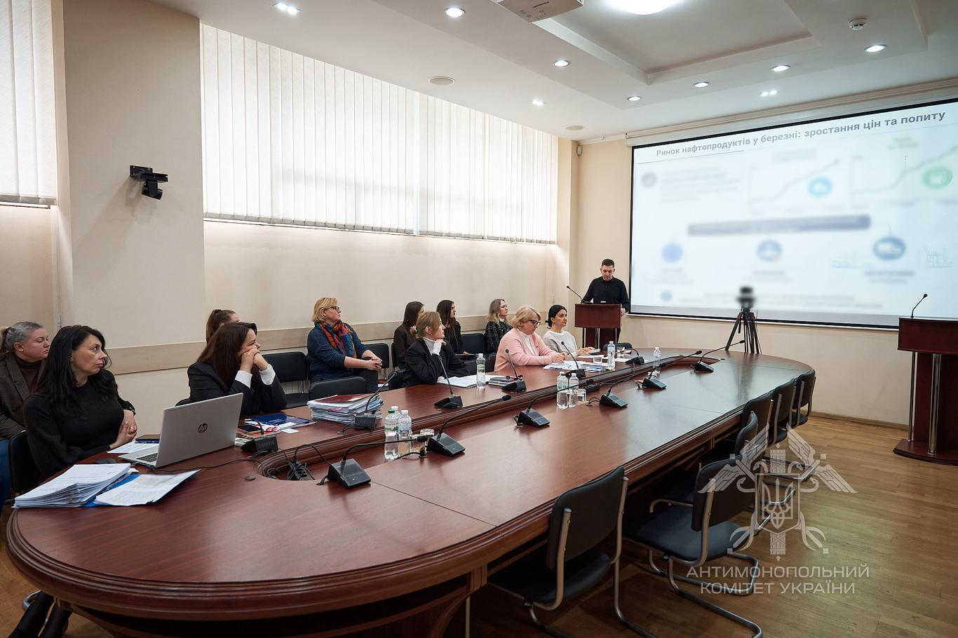 АМКУ зобов’язав АЗС привести ціни на пальне до об’єктивних економічних факторів