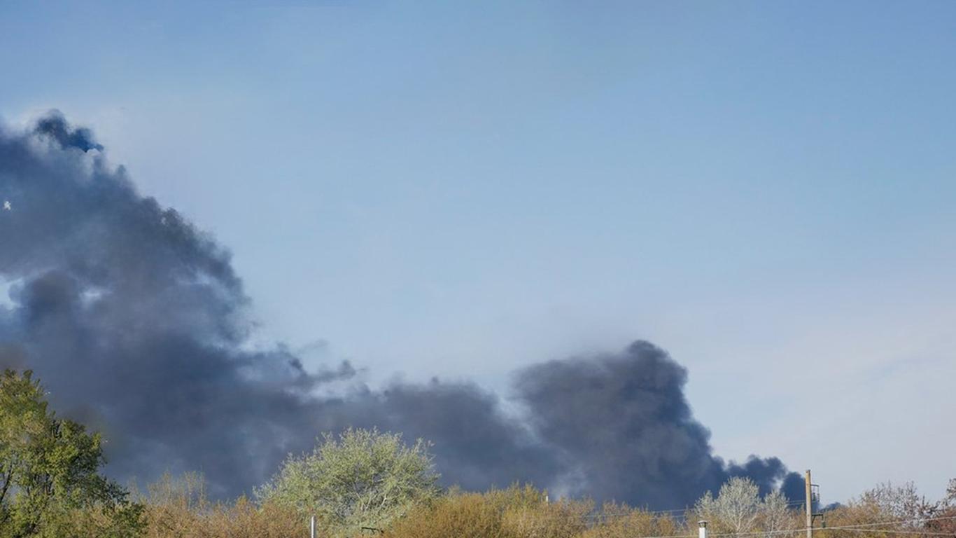 Чернігівська ТЕЦ тимчасово зупинила роботу через російські обстріли: місто залишилось без гарячої води