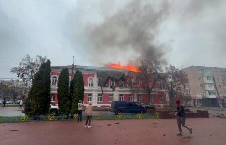Росіяни вдарили по будівлях податкової та міської ради на Чернігівщині (ДОПОВНЕНО, ФОТО)