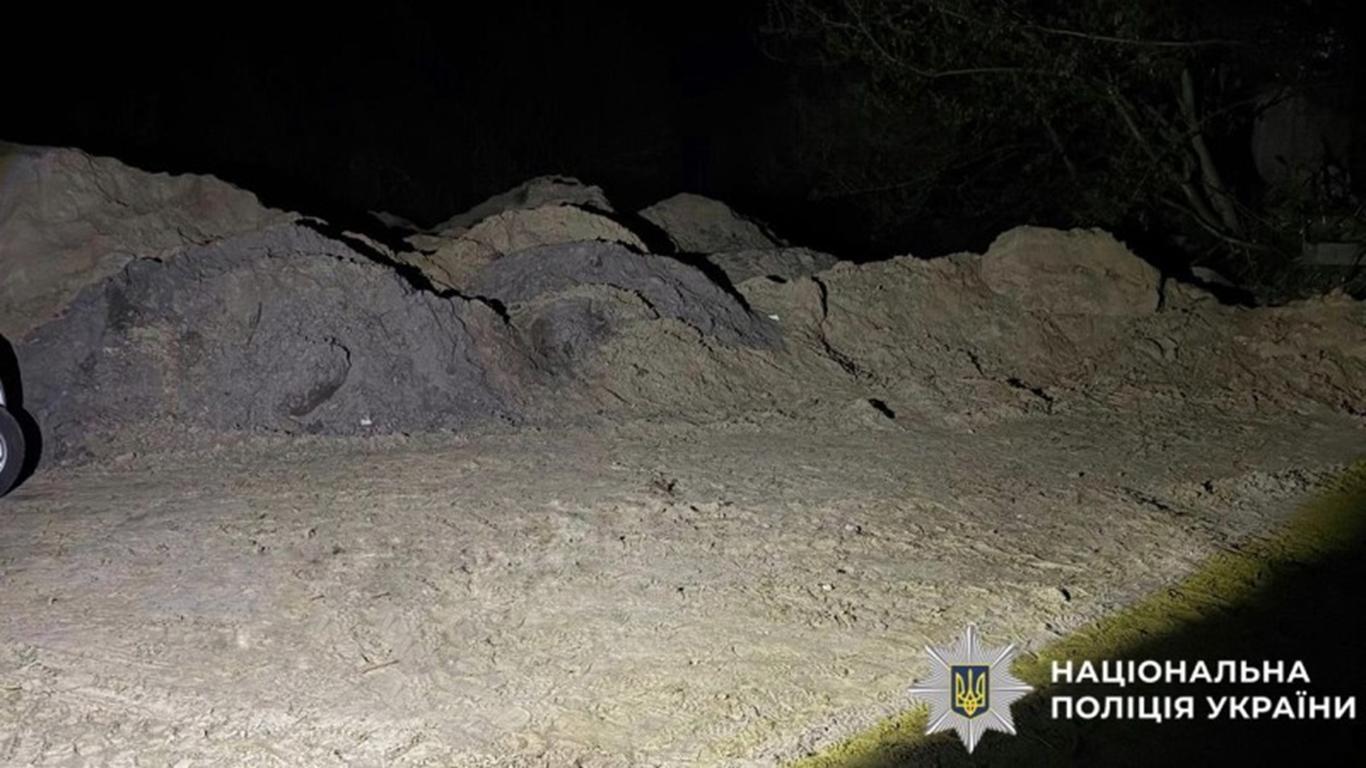 11-річний хлопчик загинув через обвал ґрунту в Бородянці на Київщині: деталі нещасного випадку