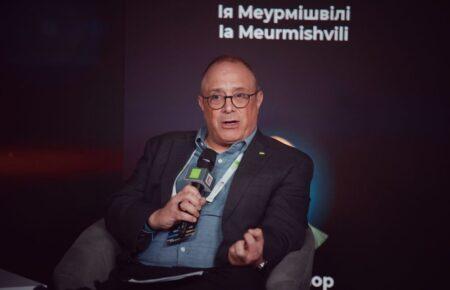 Світ стоїть перед новою формою глобального протистояння — Браян Вітмор