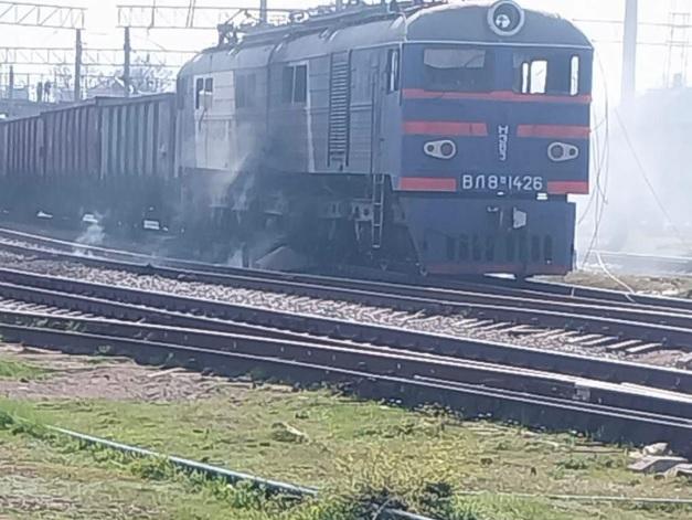 На Дніпропетровщині росіяни вдарили поблизу локомотива вантажного поїзда
