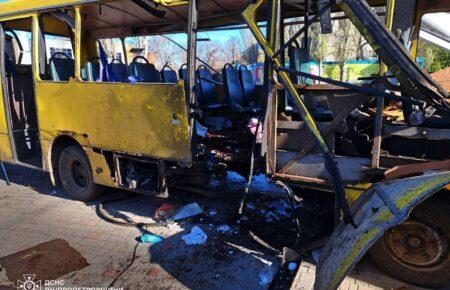 Зросла кількість загиблих від удару росіян по маршрутці в Нікополі