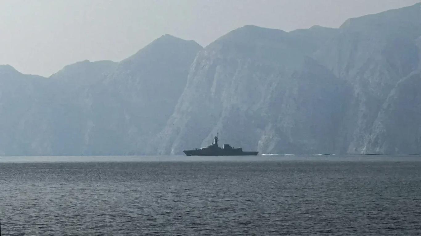 Іран заявив про відновлення «суворого контролю» над Ормузькою протокою у відповідь на морську блокаду з боку США