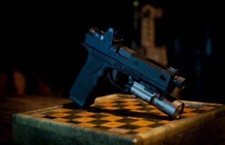 Дозвіл на короткоствольну зброю для цивільних: які існують перешкоди