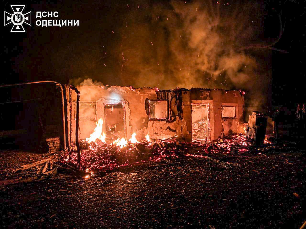 Одещина також під російською атакою: руйнування та пожежі