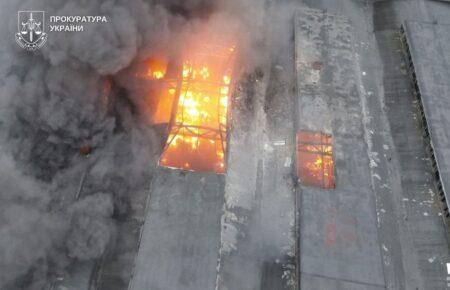 Після удару по Хмельницькому загорілися склади з меблями і паперова продукція