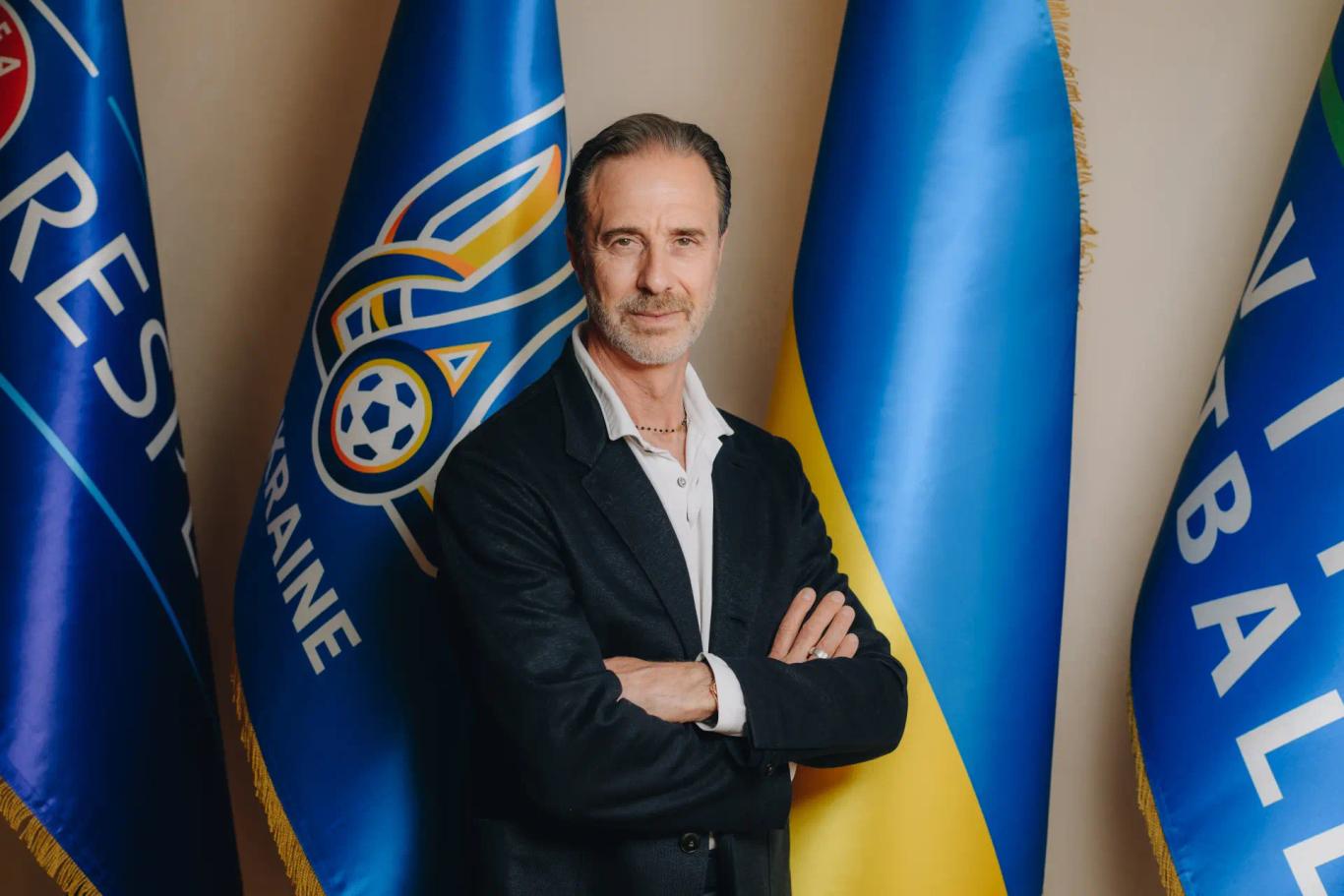 Вперше в історії збірну України з футболу очолив іноземний фахівець
