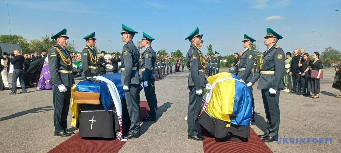 В Україну повернули останки лідера ОУН Андрія Мельника та його дружини